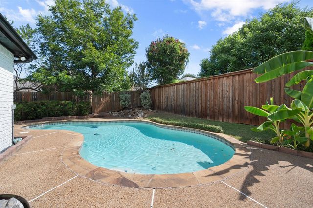 812 Turnberry Drive, Mansfield, TX 76063