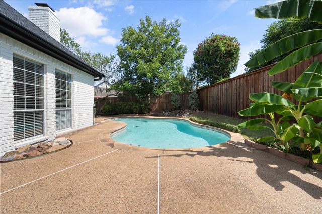 812 Turnberry Drive, Mansfield, TX 76063