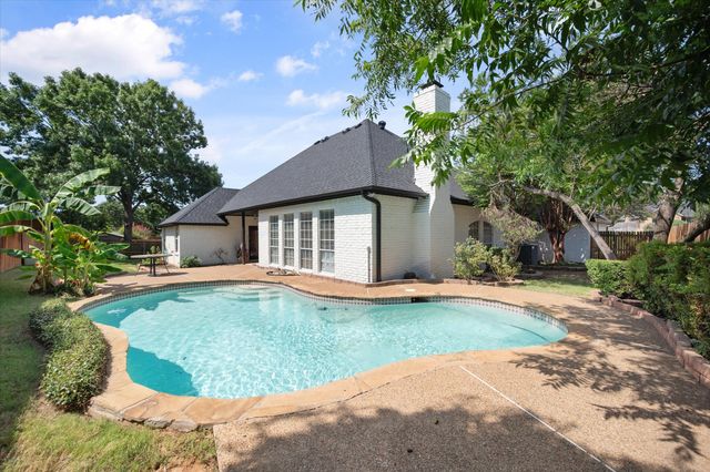 812 Turnberry Drive, Mansfield, TX 76063