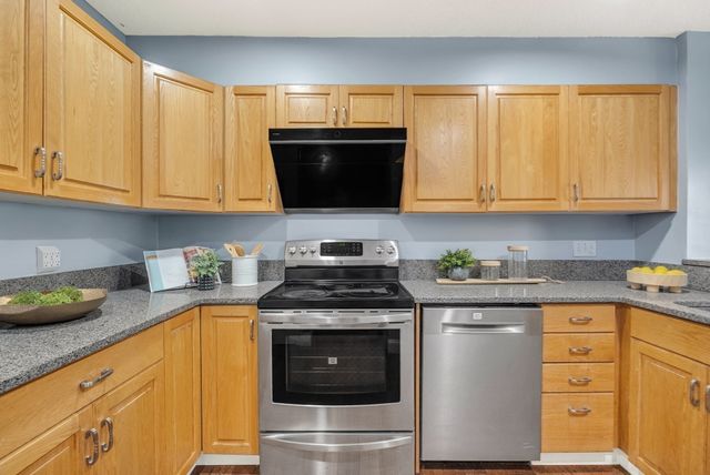 45 Bishops Forest Dr 45, Waltham, MA 02452