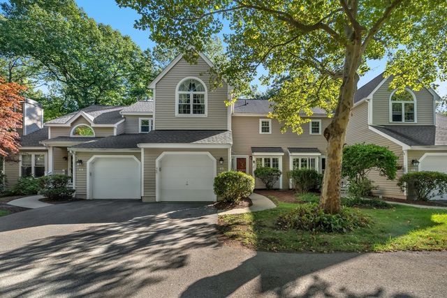 45 Bishops Forest Dr 45, Waltham, MA 02452