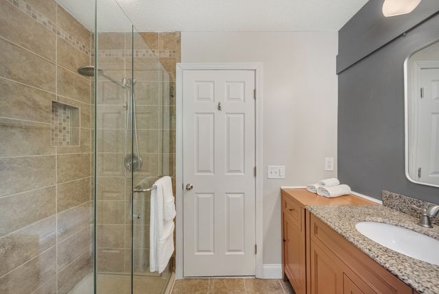 45 Bishops Forest Dr 45, Waltham, MA 02452