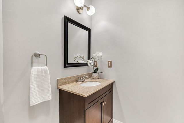 45 Bishops Forest Dr 45, Waltham, MA 02452