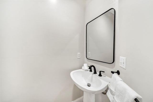 45 Bishops Forest Dr 45, Waltham, MA 02452