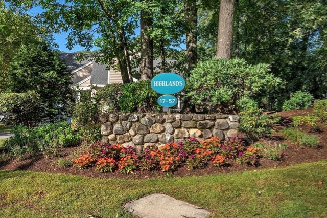 45 Bishops Forest Dr 45, Waltham, MA 02452