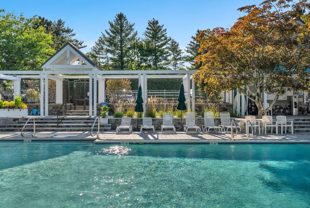 45 Bishops Forest Dr 45, Waltham, MA 02452
