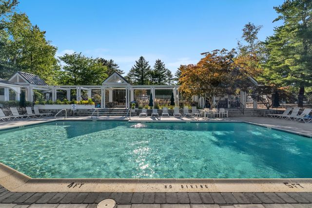 45 Bishops Forest Dr 45, Waltham, MA 02452
