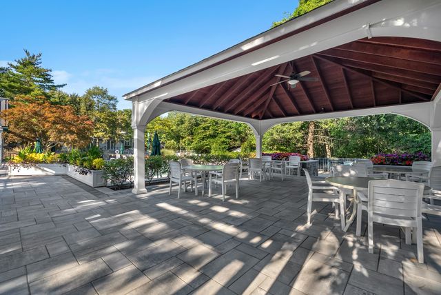 45 Bishops Forest Dr 45, Waltham, MA 02452