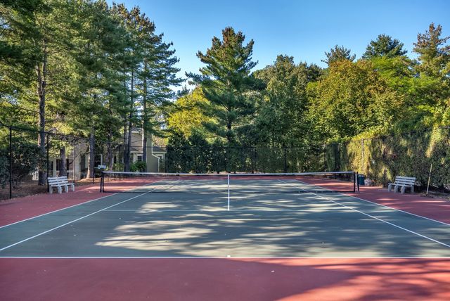 45 Bishops Forest Dr 45, Waltham, MA 02452