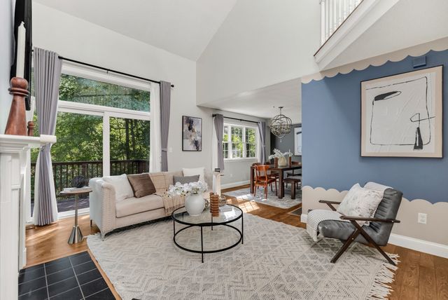 45 Bishops Forest Dr 45, Waltham, MA 02452