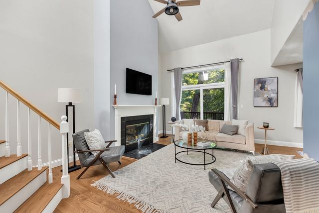 45 Bishops Forest Dr 45, Waltham, MA 02452