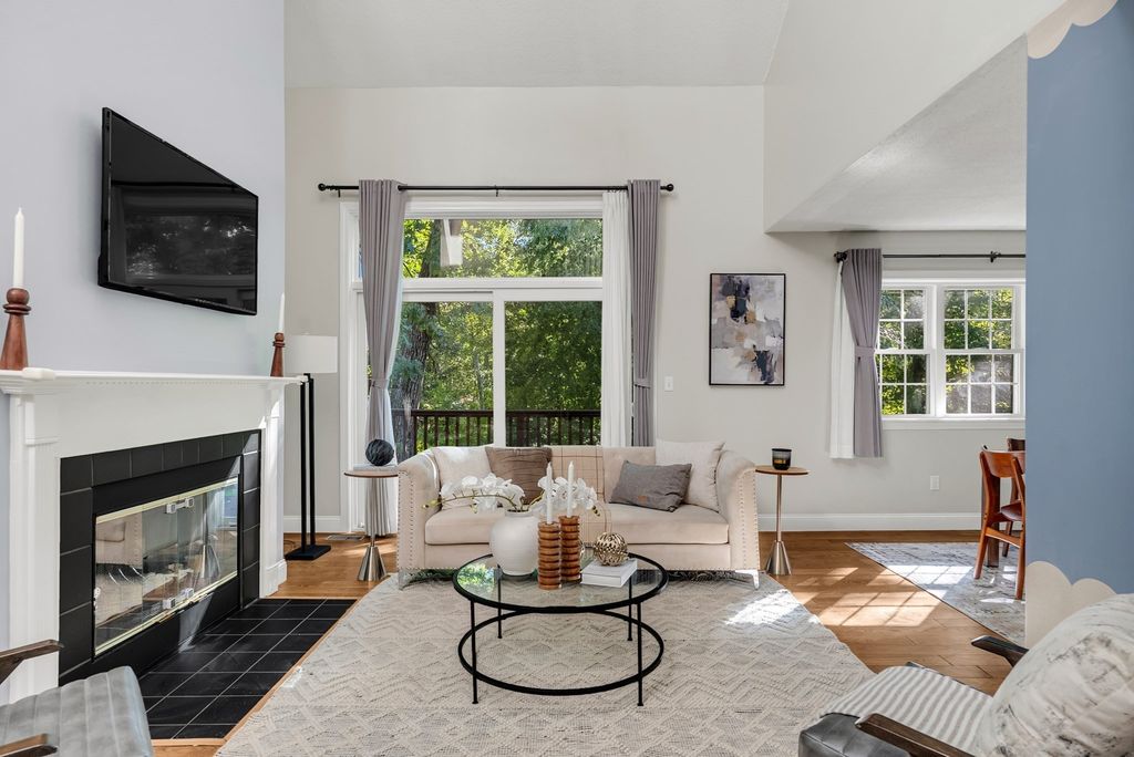 45 Bishops Forest Dr 45, Waltham, MA 02452