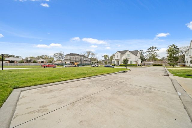 1202 Hilshire Villa Drive, Hilshire Village, TX 77055