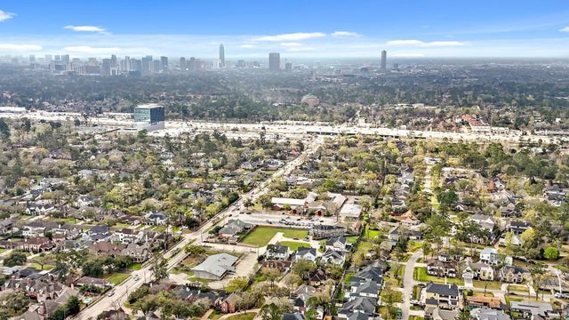 1202 Hilshire Villa Drive, Hilshire Village, TX 77055