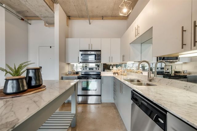 1001 Belleview Street 703, Dallas, TX 75215