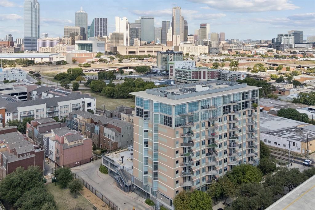 1001 Belleview Street 703, Dallas, TX 75215