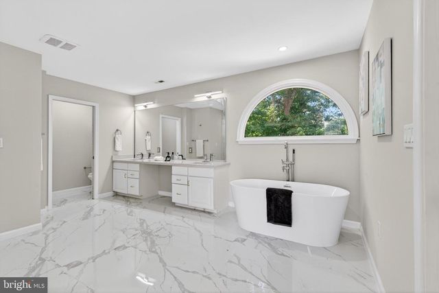 9312 FOX RUN DR, Clinton, MD 20735