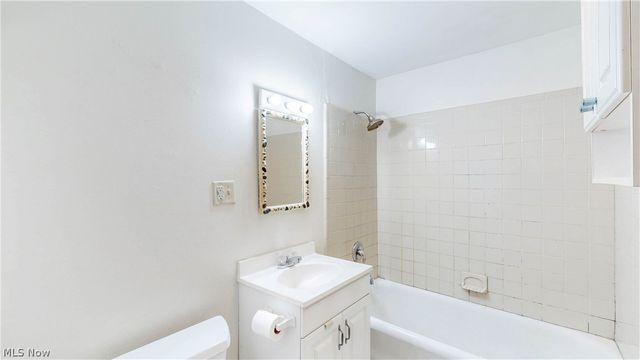 2215 Eldred Avenue, Lakewood, OH 44107