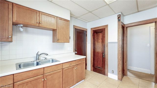2215 Eldred Avenue, Lakewood, OH 44107