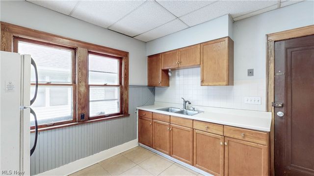 2215 Eldred Avenue, Lakewood, OH 44107