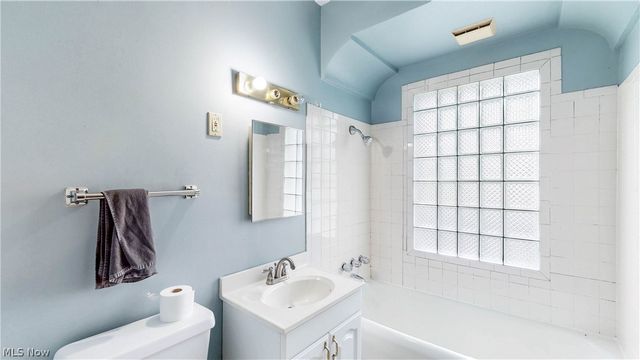 2215 Eldred Avenue, Lakewood, OH 44107