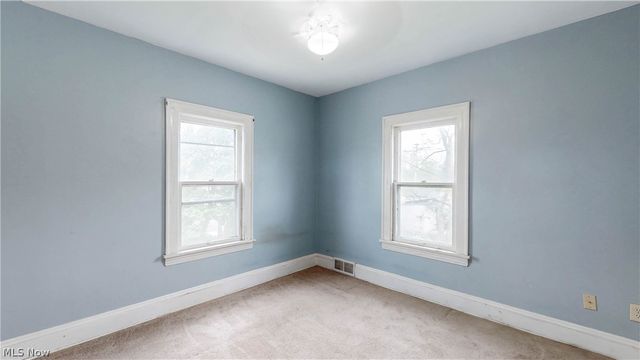 2215 Eldred Avenue, Lakewood, OH 44107