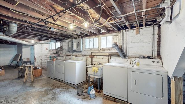 2215 Eldred Avenue, Lakewood, OH 44107
