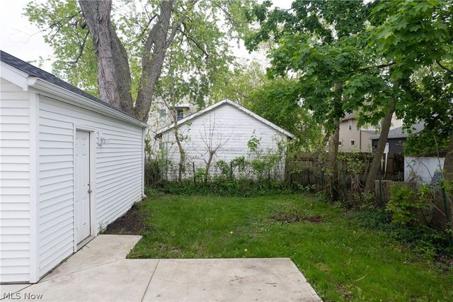 2215 Eldred Avenue, Lakewood, OH 44107