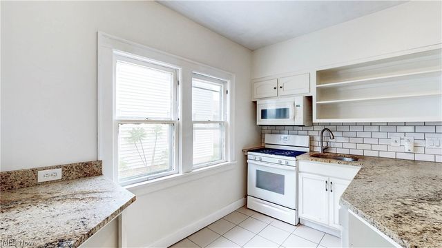 2215 Eldred Avenue, Lakewood, OH 44107