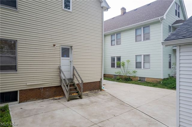 2215 Eldred Avenue, Lakewood, OH 44107