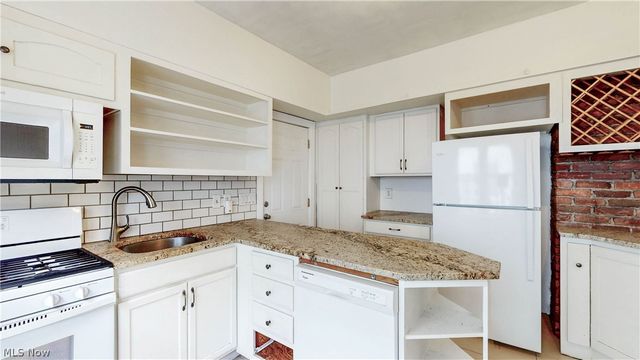 2215 Eldred Avenue, Lakewood, OH 44107