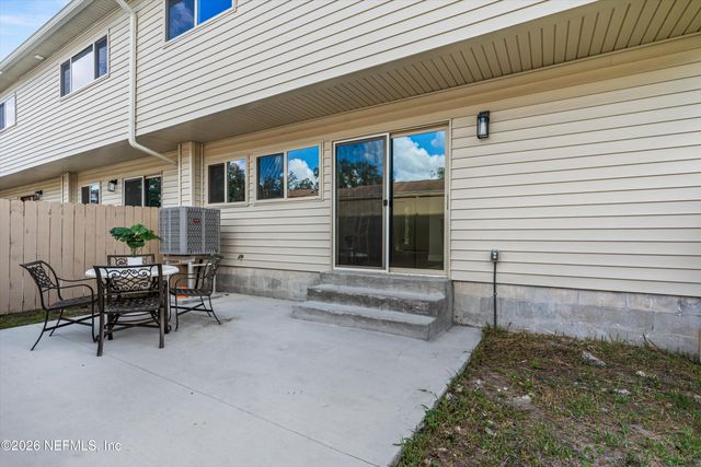 8211 KENSINGTON Square, Jacksonville, FL 32217