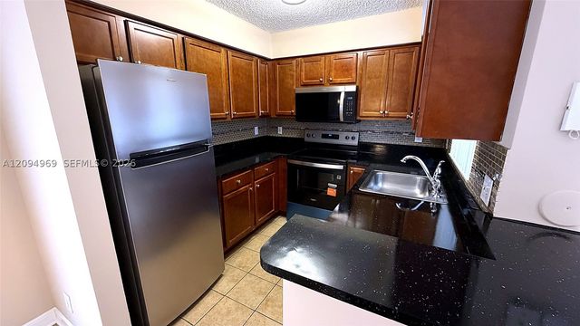 7640 Westwood Dr 406, Tamarac, FL 33321