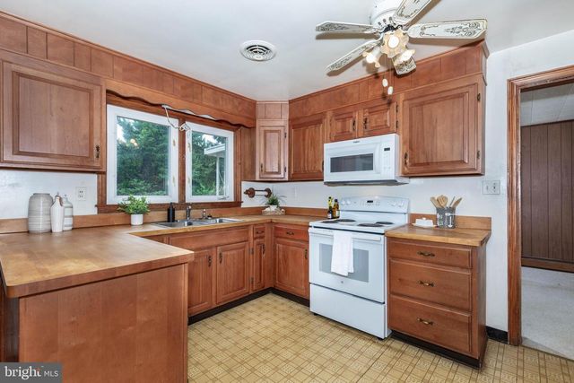2570 DEER PARK RD, Finksburg, MD 21048