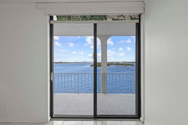 2155 Ibis Isle Road Ph 3, Palm Beach, FL 33480