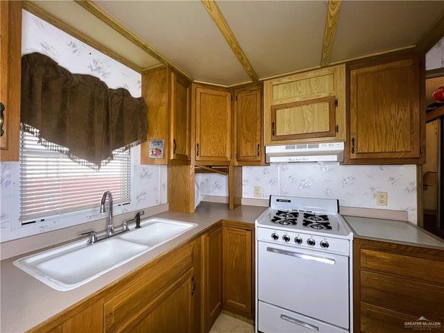 11 London Avenue, Mission, TX 78572