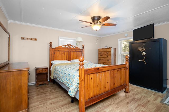 2330 Sabinetown Road, Hemphill, TX 75948