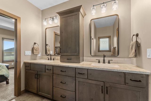 5405 E 64th St Street, Sioux Falls, SD 57108