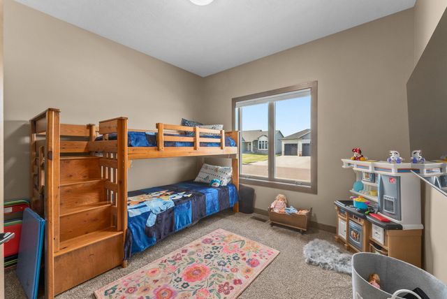 5405 E 64th St Street, Sioux Falls, SD 57108