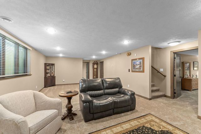 5405 E 64th St Street, Sioux Falls, SD 57108