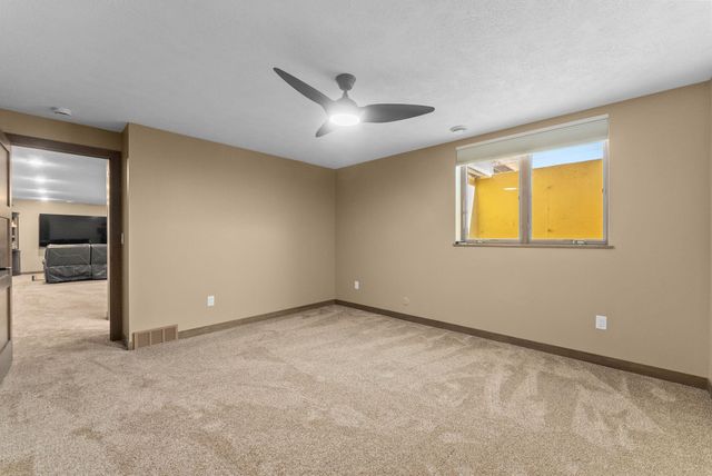 5405 E 64th St Street, Sioux Falls, SD 57108