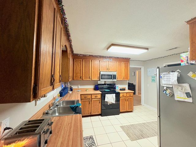 156 Valleyview Dr., Enterprise, AL 36330