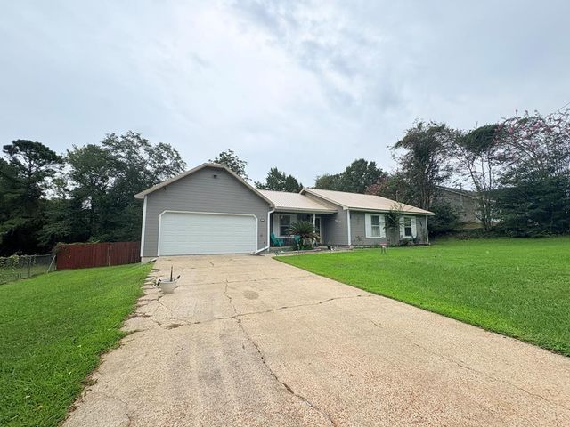 156 Valleyview Dr., Enterprise, AL 36330