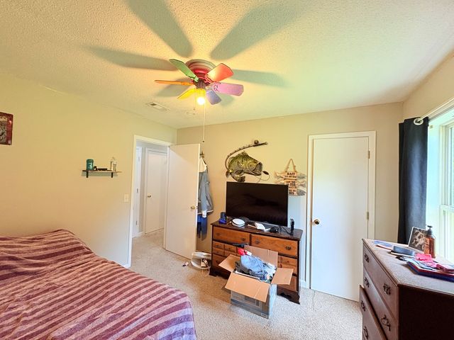 156 Valleyview Dr., Enterprise, AL 36330