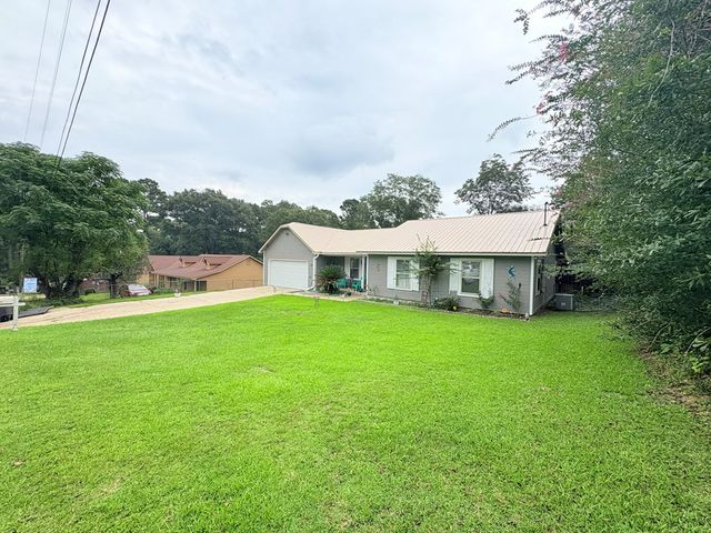 156 Valleyview Dr., Enterprise, AL 36330