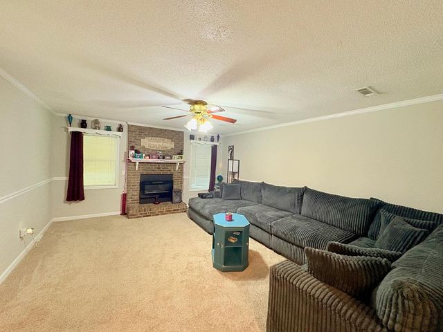 156 Valleyview Dr., Enterprise, AL 36330