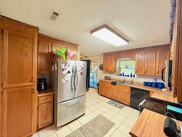 156 Valleyview Dr., Enterprise, AL 36330