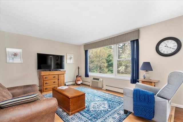 7 Corduroy Rd Unit 10, Amherst, NH 03031