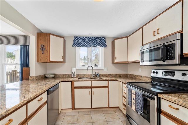7 Corduroy Rd Unit 10, Amherst, NH 03031