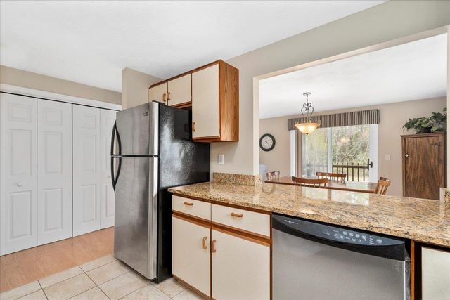 7 Corduroy Rd Unit 10, Amherst, NH 03031